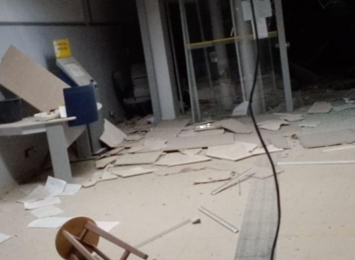 Terror: no estilo do novo cangaço, grupos armados explodem 3 agências bancárias, em Correntina (BA)