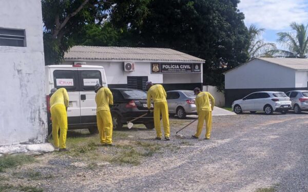 Excelente iniciativa: presos de Arraias (TO) fazem limpeza da delegacia de polícia local
