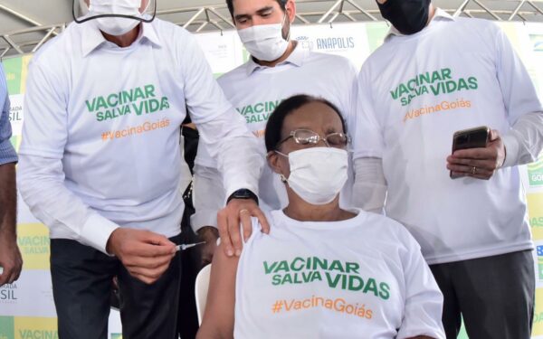 Goiás atinge 1 milhão de vacinados e recebe mais 32 mil doses neste sábado