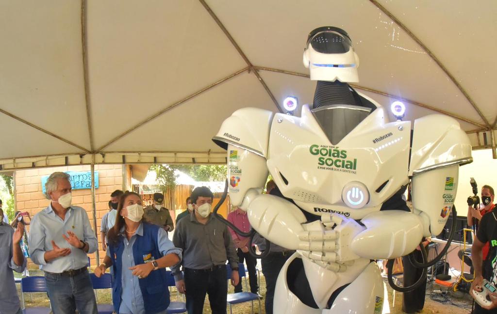 Ronaldo Caiado e a primeira-dama do estado inauguram  laboratório de robótica Include, em Cavalcante (GO)