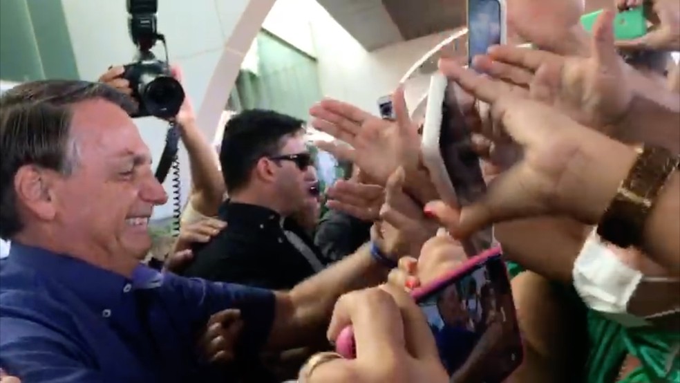 Multidão recebe Bolsonaro em Palmas (TO)
