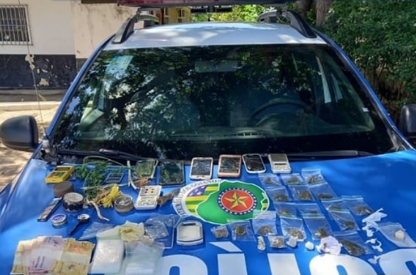 Enxurrada de drogas: PM prende três em Simolândia (GO)