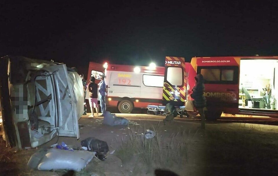 Capotamento deixa uma pessoa morta na GO-116, em Formosa (GO)