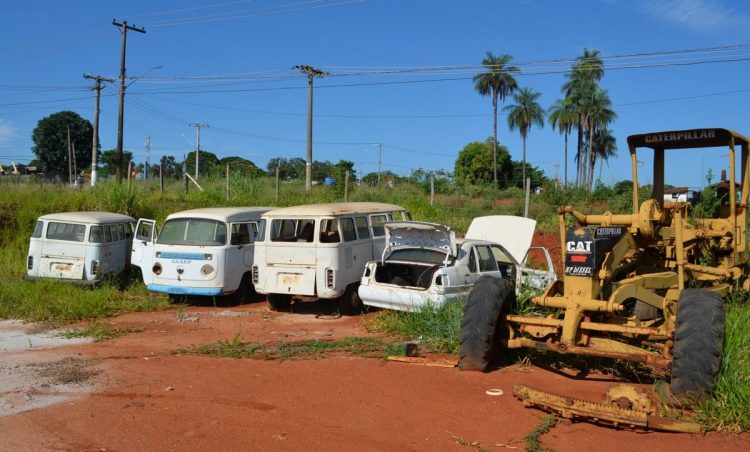 Prefeitura de Divinópolis de Goiás (GO) faz leilão de veículos, máquinas e sucatas no dia 29 de junho