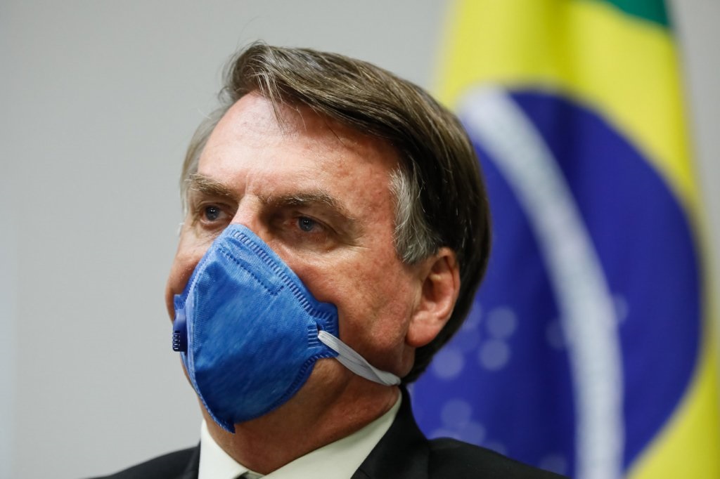 Bolsonaro diz que Ministério da Saúde vai derrubar obrigação do uso de máscara
