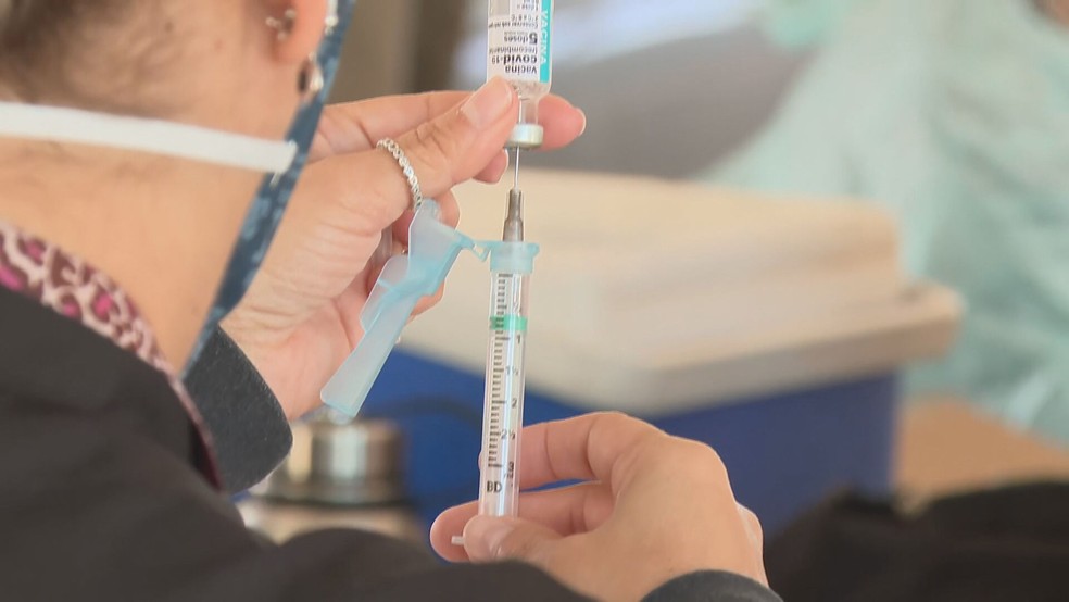 Polícia Federal faz operação para apurar desvio de vacinas contra Covid-19 em Gurupi (TO) e Porangatu (GO)