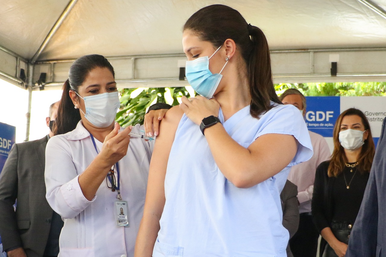 Goiás recebe três remessas, com 273.600 doses de vacinas contra Covid-19, neste sábado (03)