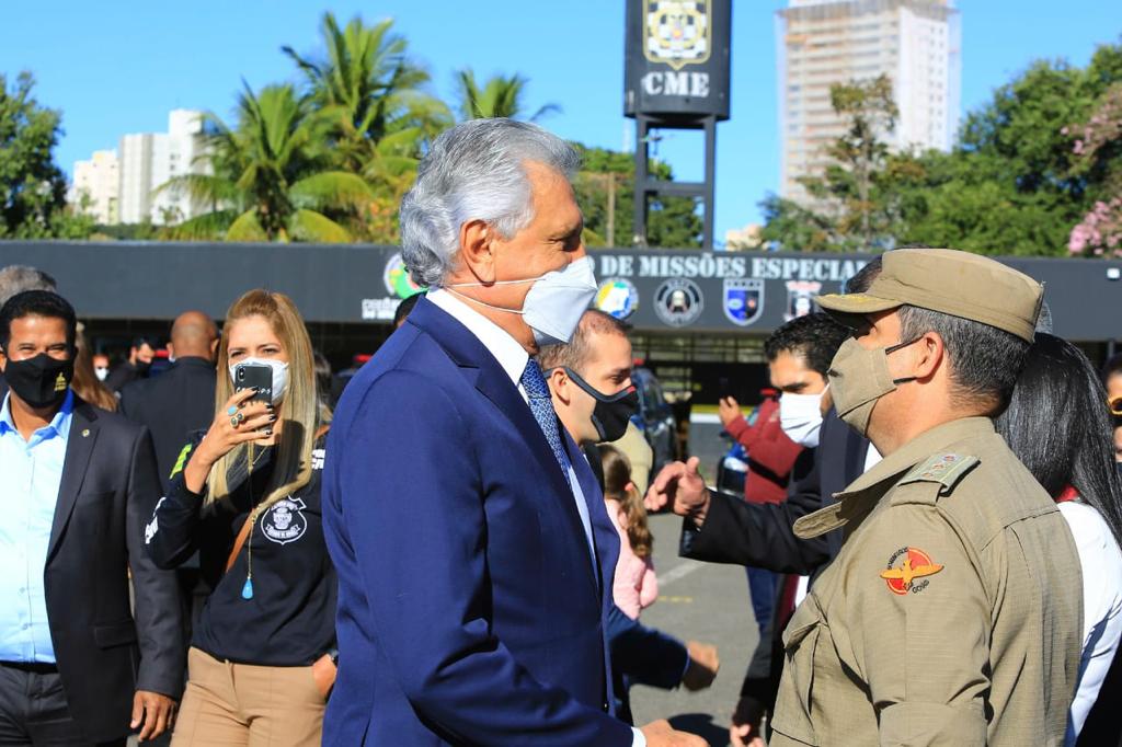 “Não tiveram um minuto de recuo, a missão foi cumprida”, diz Caiado ao homenagear policiais que capturaram Lázaro Barbosa