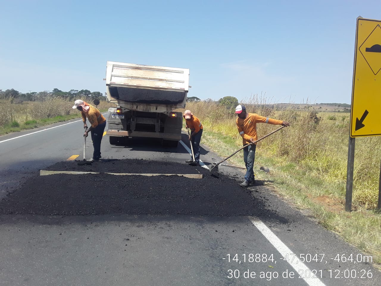 Goinfra começa a instalar quebra-molas na GO-118, região da Chapada dos Veadeiros