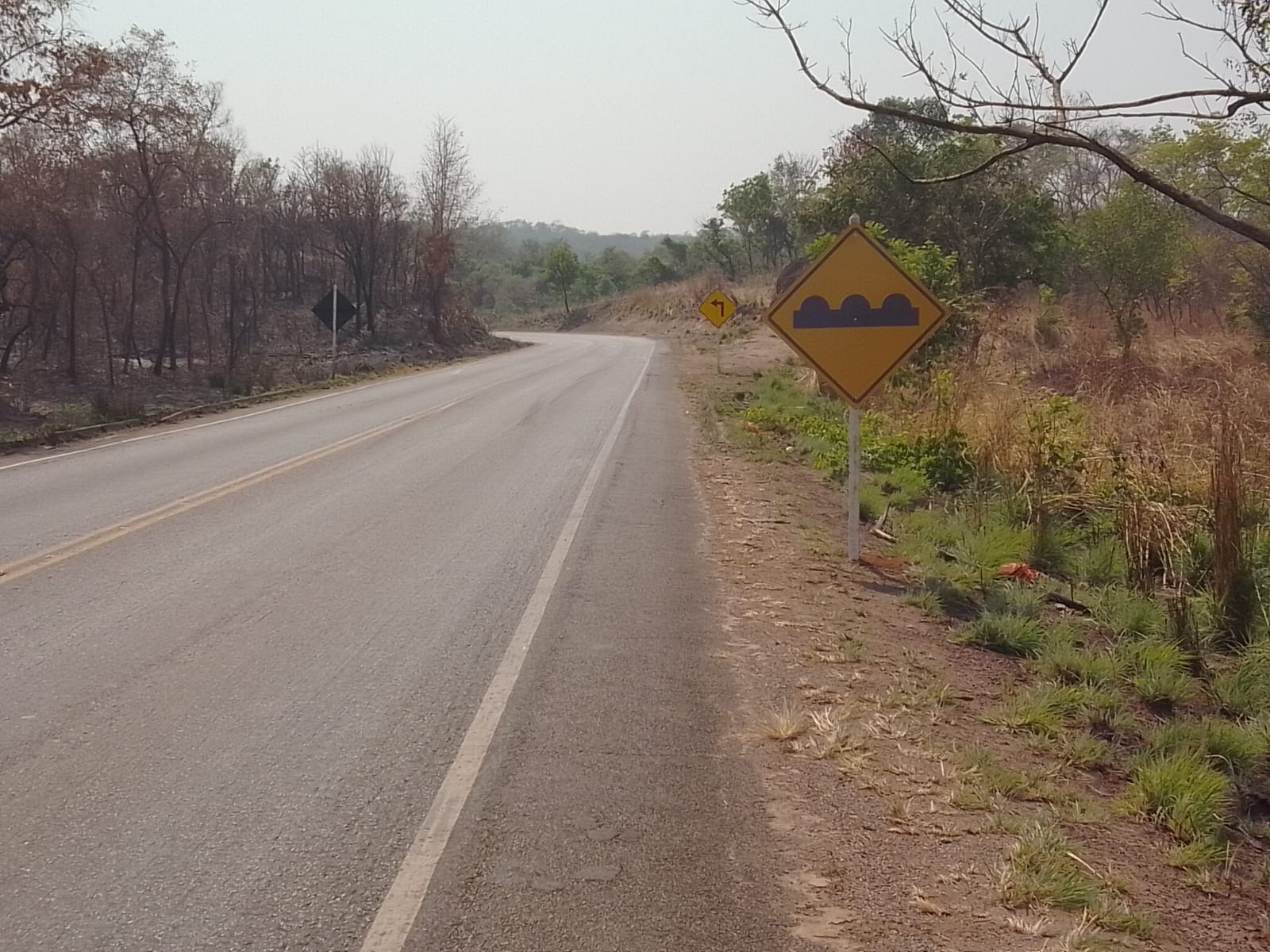 Governo do Tocantins reforça sinalização da TO-040 no ponto conhecido como “Descida do Aleixo”, em Dianópolis (TO)