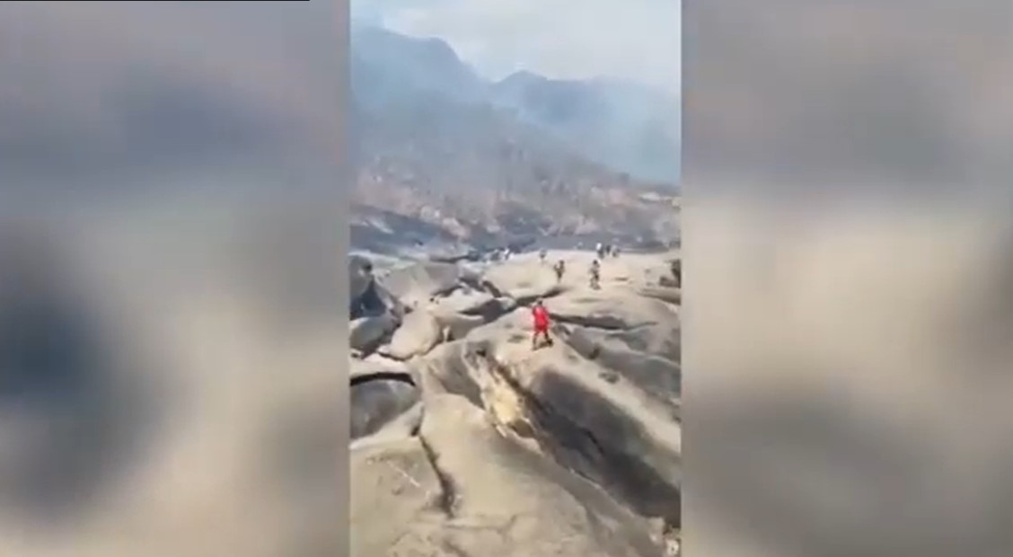 Urgente: incêndio cerca dezenas de pessoas  no Vale da Lua, em Alto Paraíso de Goiás