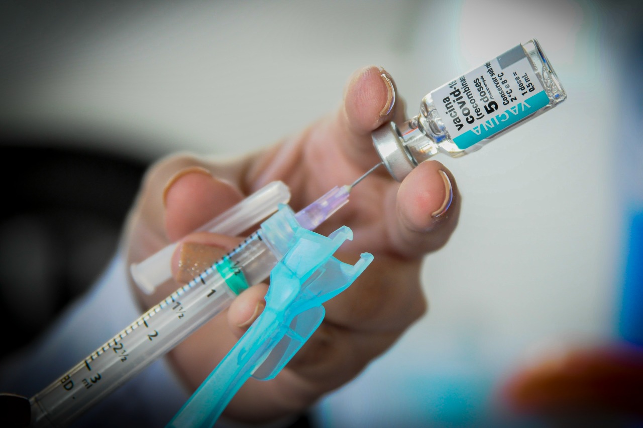 Governo de Goiás recebe 211.400 novas doses de vacina contra Covid-19
