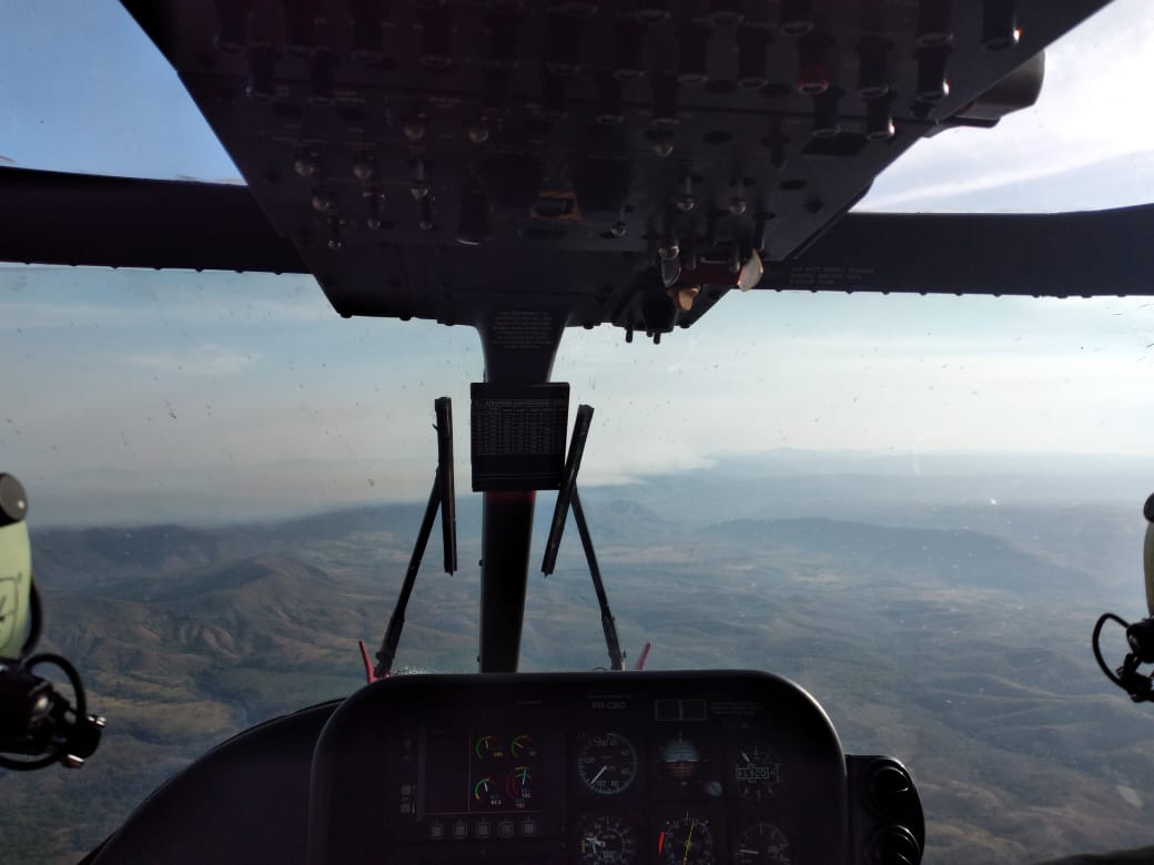 Helicóptero do CBMGO reforça combate a incêndio na região da Chapada dos Veadeiros, em Alto Paraíso de Goiás