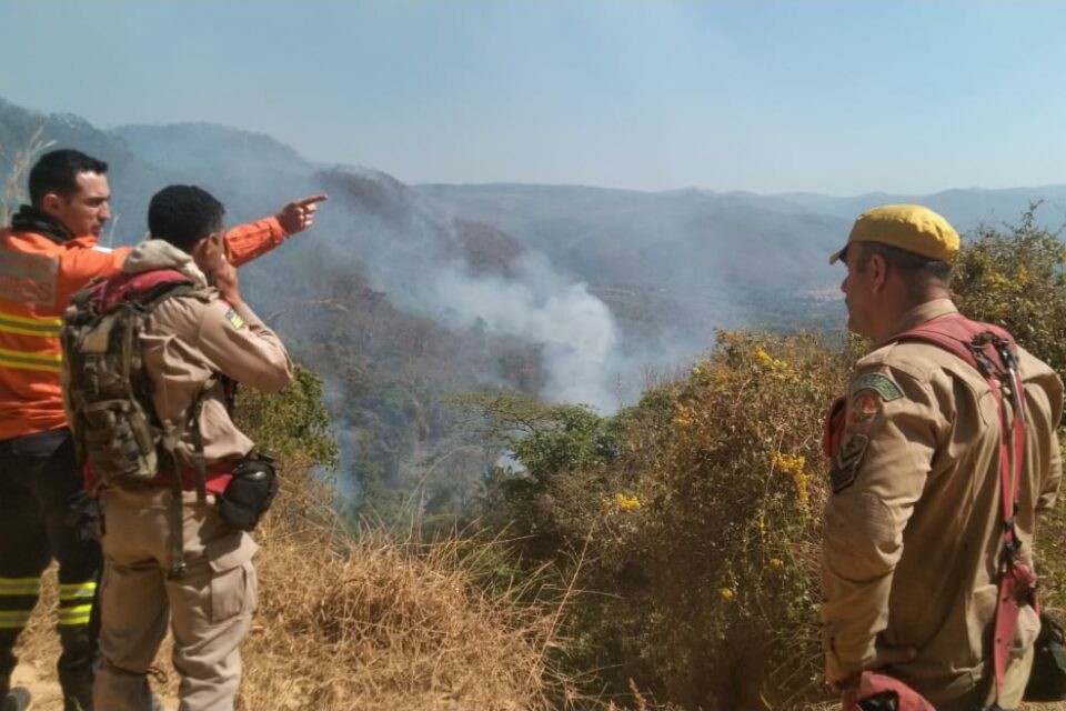 Novos focos de incêndio surgem na Chapada dos Veadeiros neste sábado