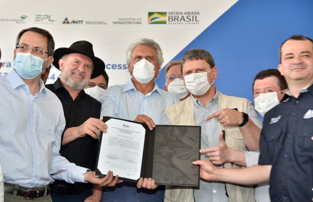 Em Anápolis, Caiado participa da assinatura de contrato para concessão das BRs-153, 080 e 414, com investimento de R$ 14 bilhões