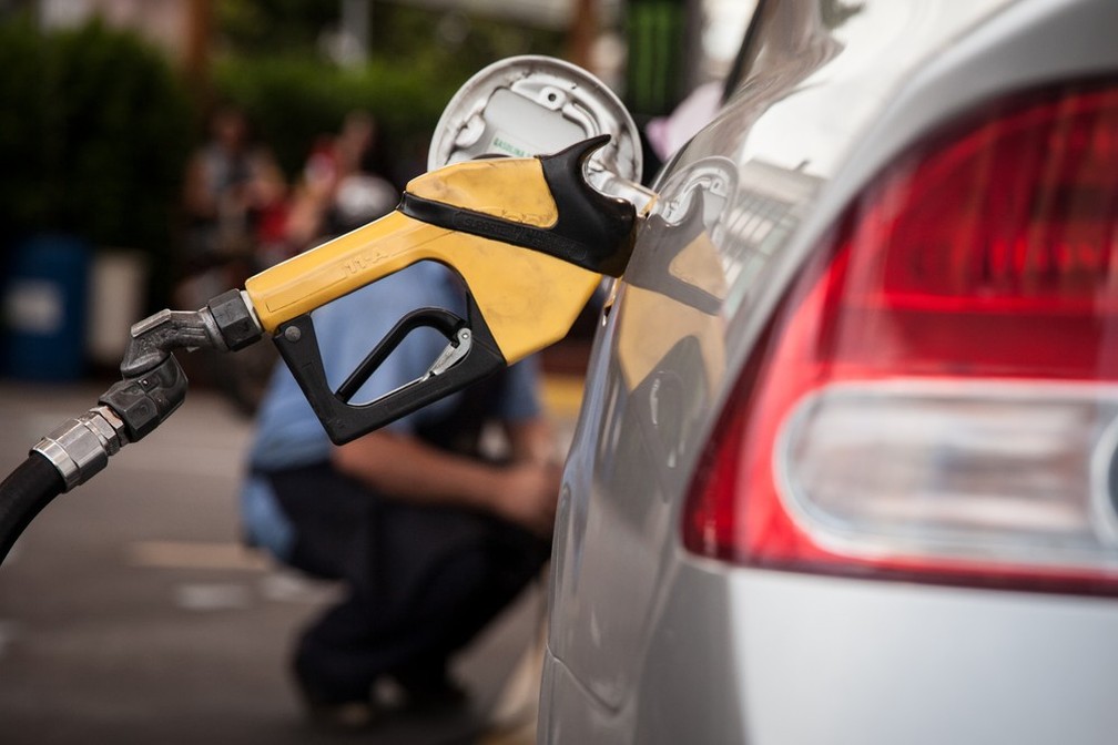 Petrobrás anuncia novo aumento e litro da gasolina fica 7% mais caro a partir desta terça-feira
