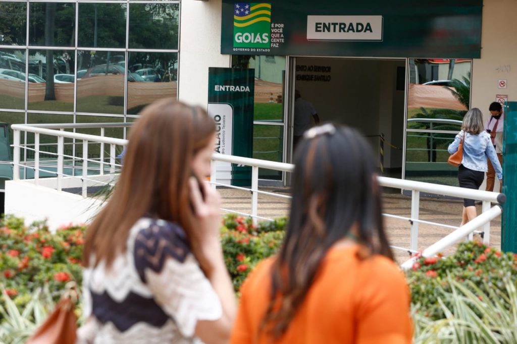 Governo Federal muda regras do 13º dos servidores e Governo de Goiás envia projeto de adequação à Assembleia Legislativa