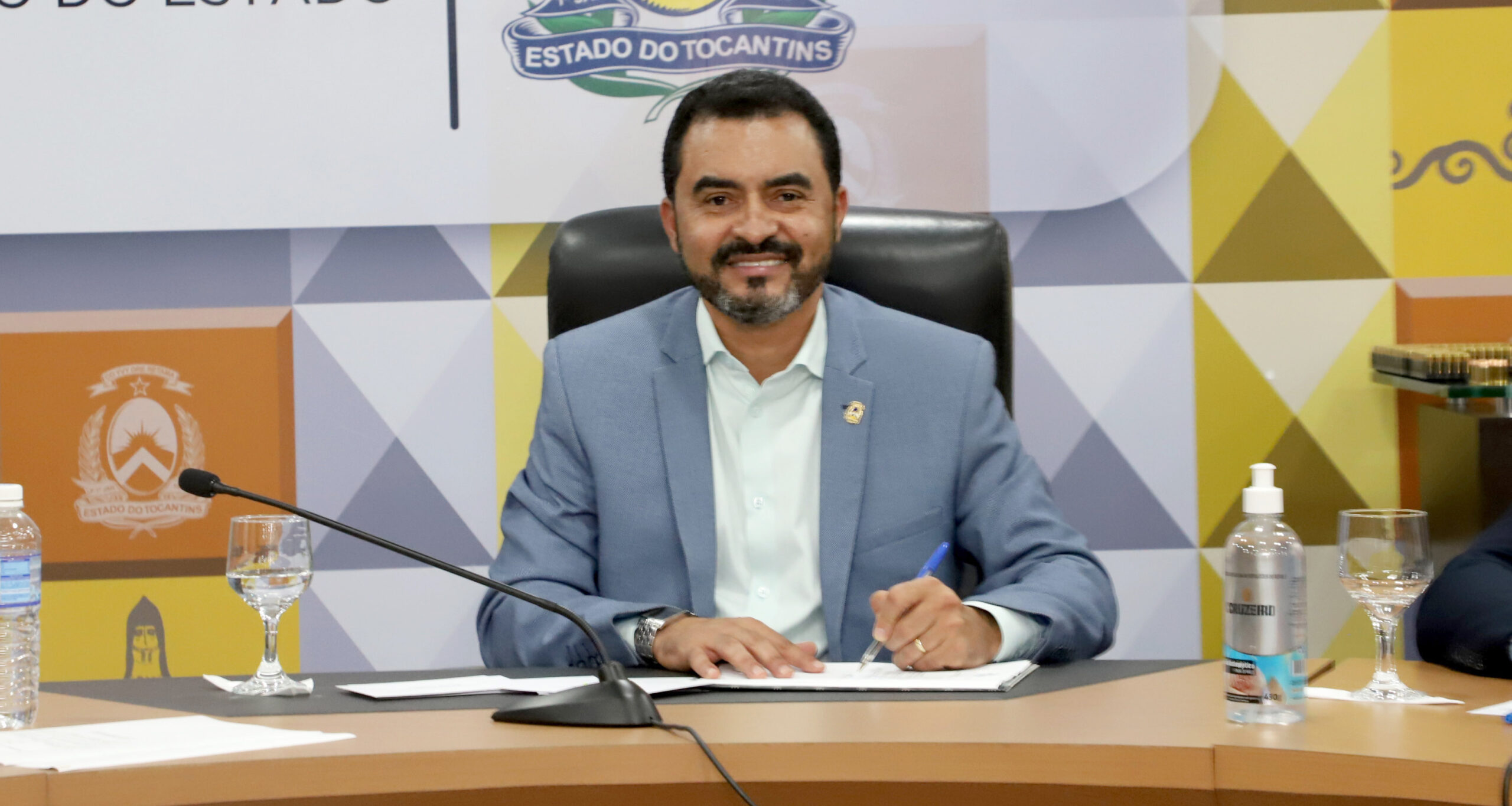 Governado do Tocantins anuncia pagamento de R$ 100 milhões em direitos dos servidores da Educação para esta quarta-feira (29)