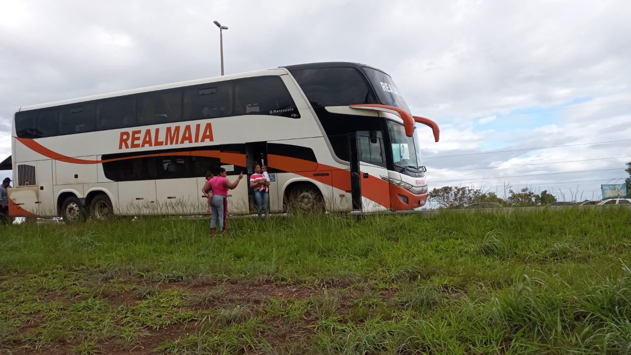 Ônibus da Real Maia, entre Goiânia e Dianópolis (TO), quebra e deixa passageiros furiosos