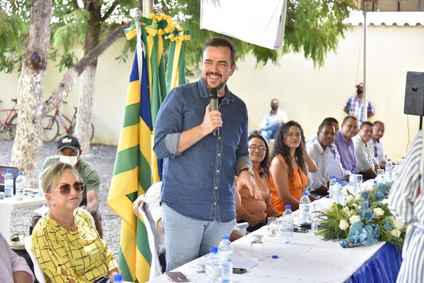 Gustavo Mendanha visita cidades do Nordeste Goiano