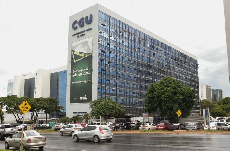 CGU lança página sobre o concurso público de 2021; salários podem chegar a R$ 19 mil