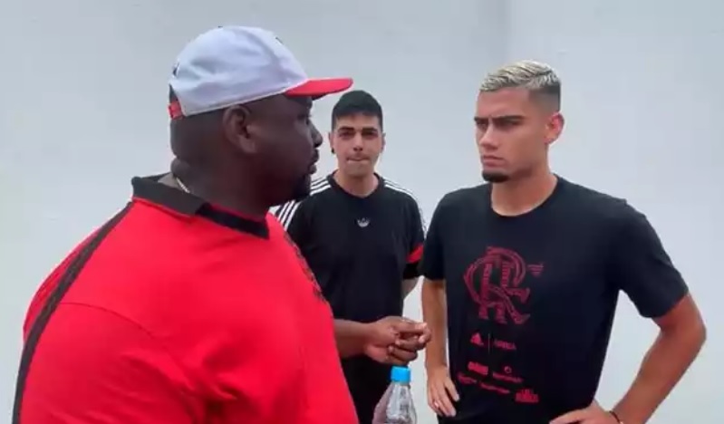 Perdoado: Andreas recebe ‘visita’ de membros de torcida organizada do Flamengo