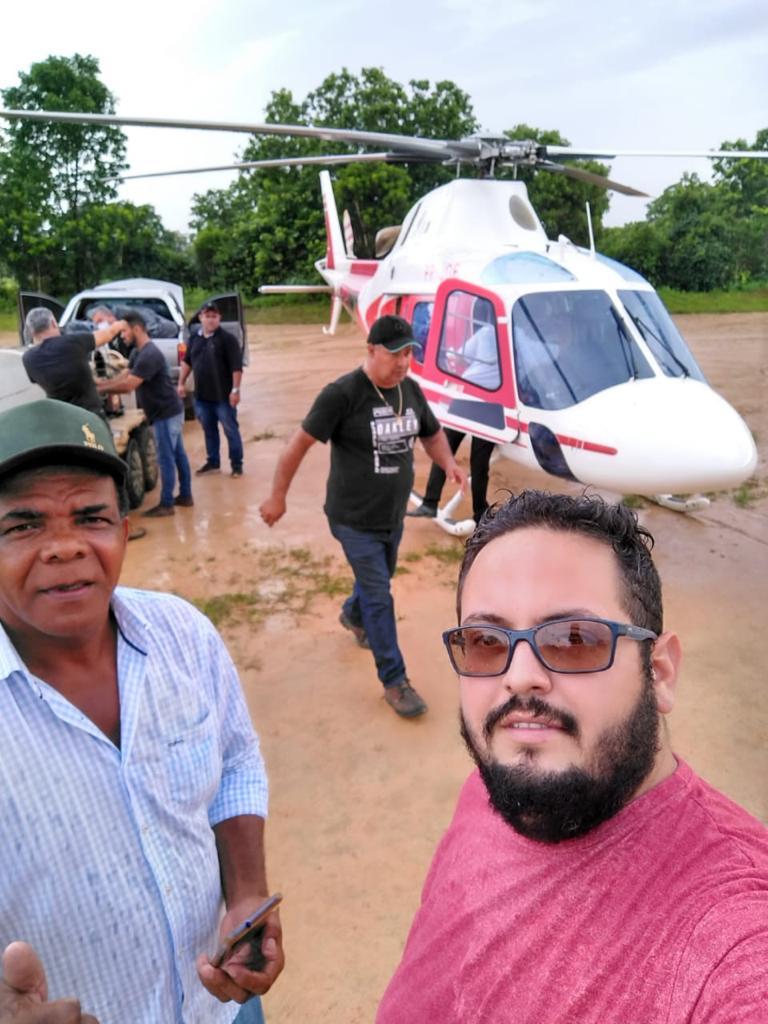 Políticos usam helicóptero para levar médicos e mantimentos a Kalungas de Cavalcante (GO) e Monte Alegre (GO)