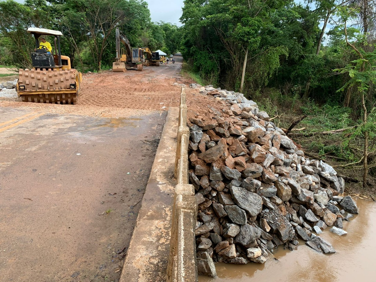 Governo de Goiás anuncia prazos para liberar tráfego de carretas na GO-118 e reabrir ponte do Rio Santa Tereza, na GO-241