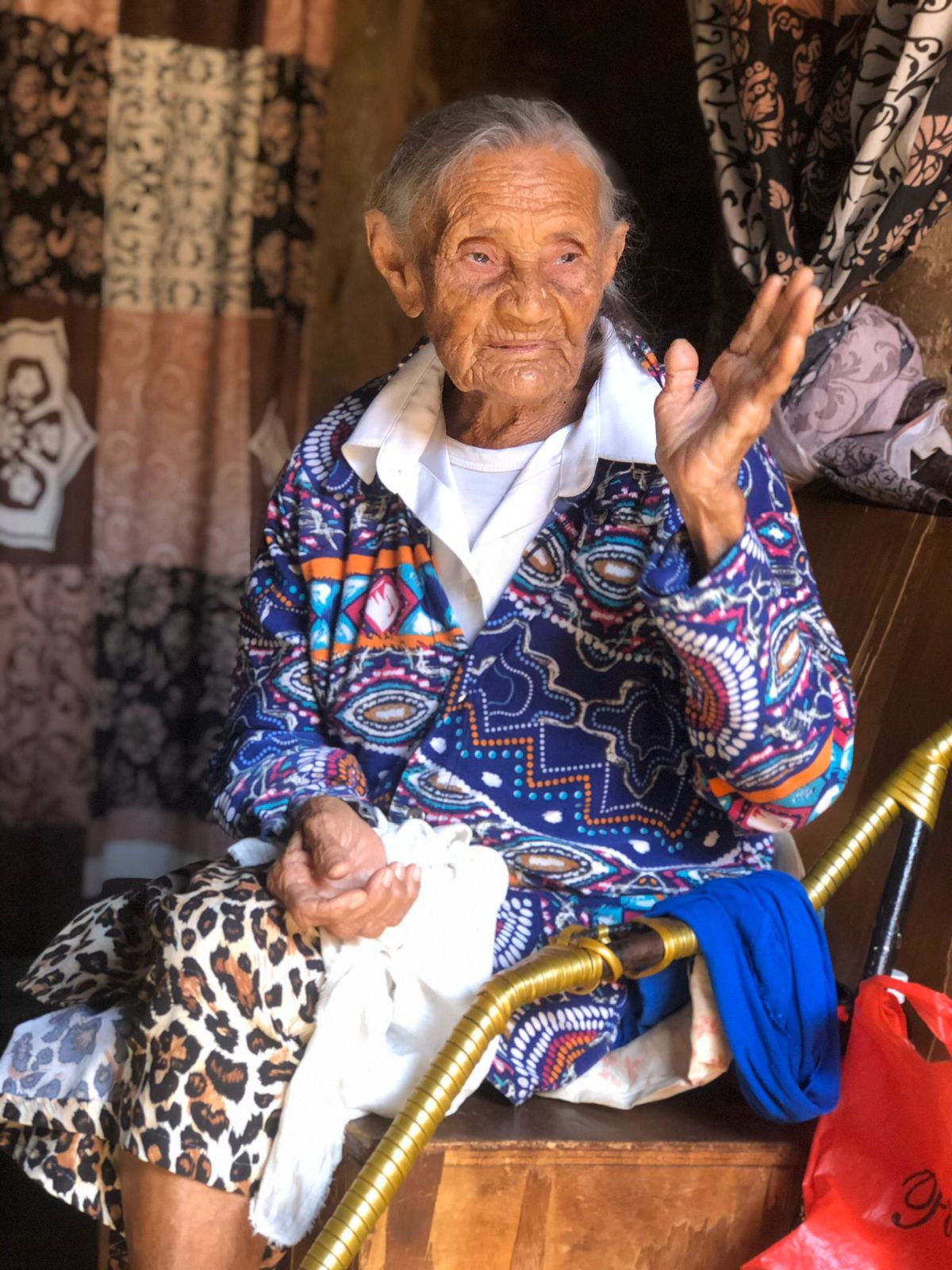 Iaiá Joana, aos 105 anos, a maior fofura,  em Combinado (TO)