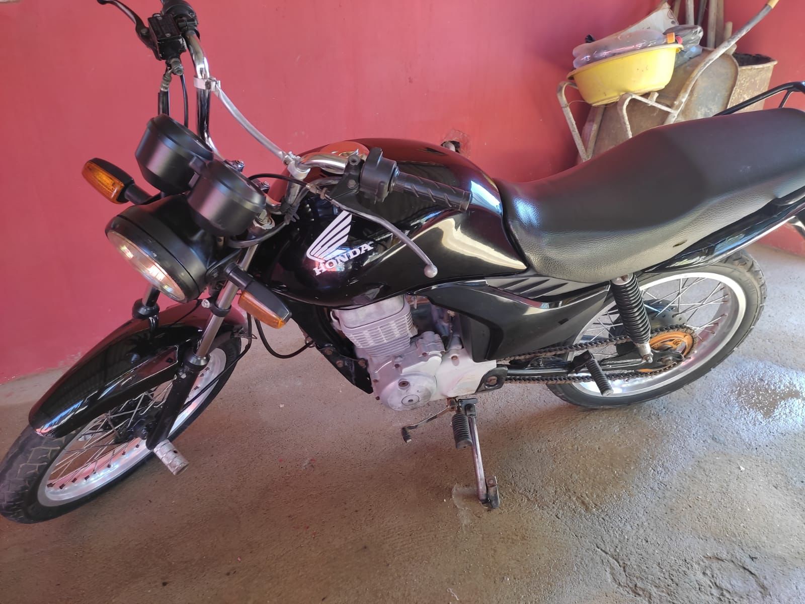 Homem furta motocicleta em fazenda de Campos Belos (GO), na maior “cara de pau”