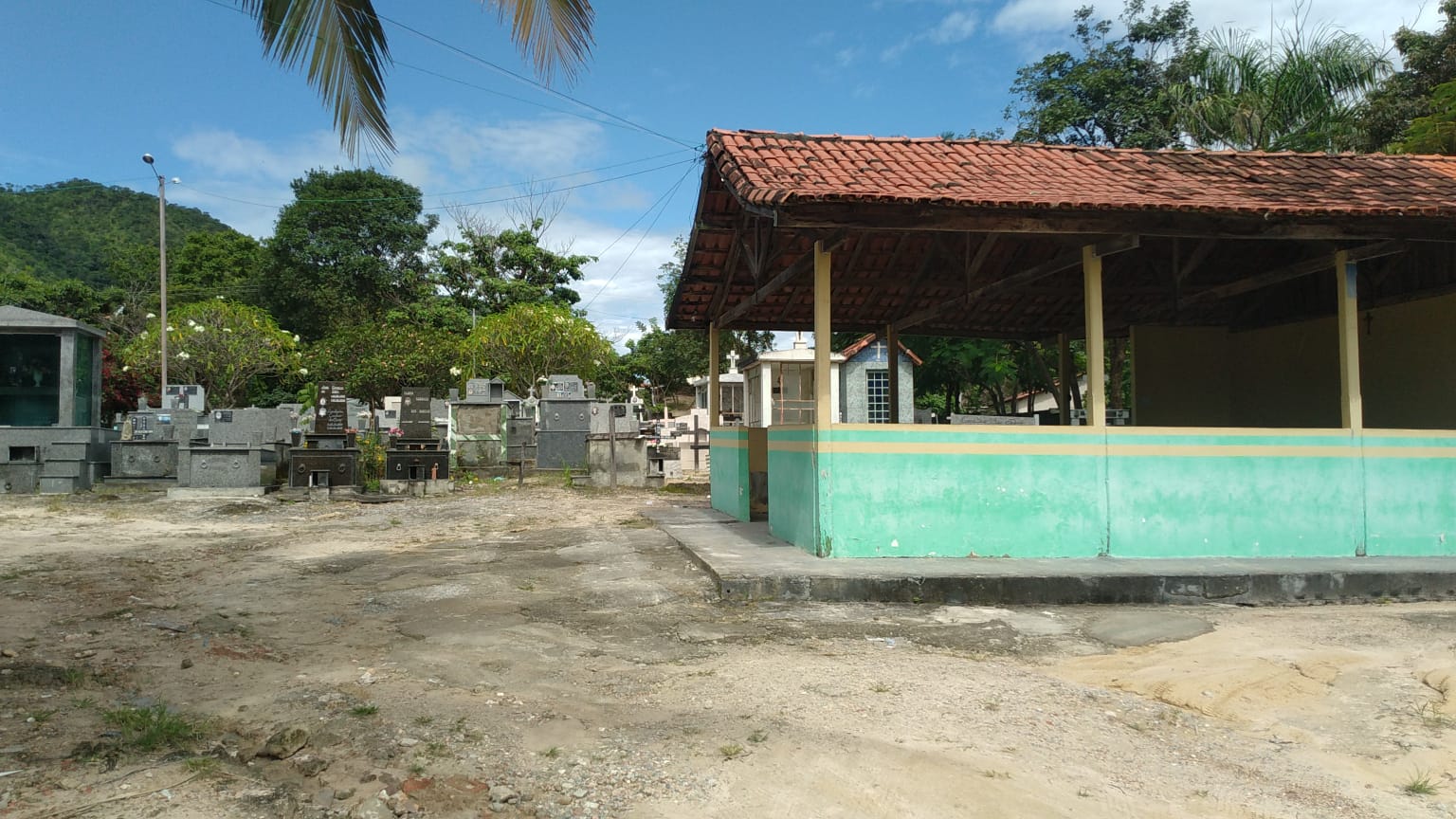 Prefeitura de Campos Belos (GO) já está com força tarefa dentro do cemitério, para limpeza geral