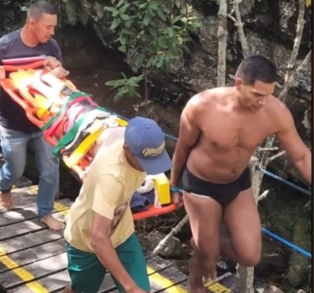 Criança sofre traumatismo após queda de oito metros, em Alto Paraíso (GO)
