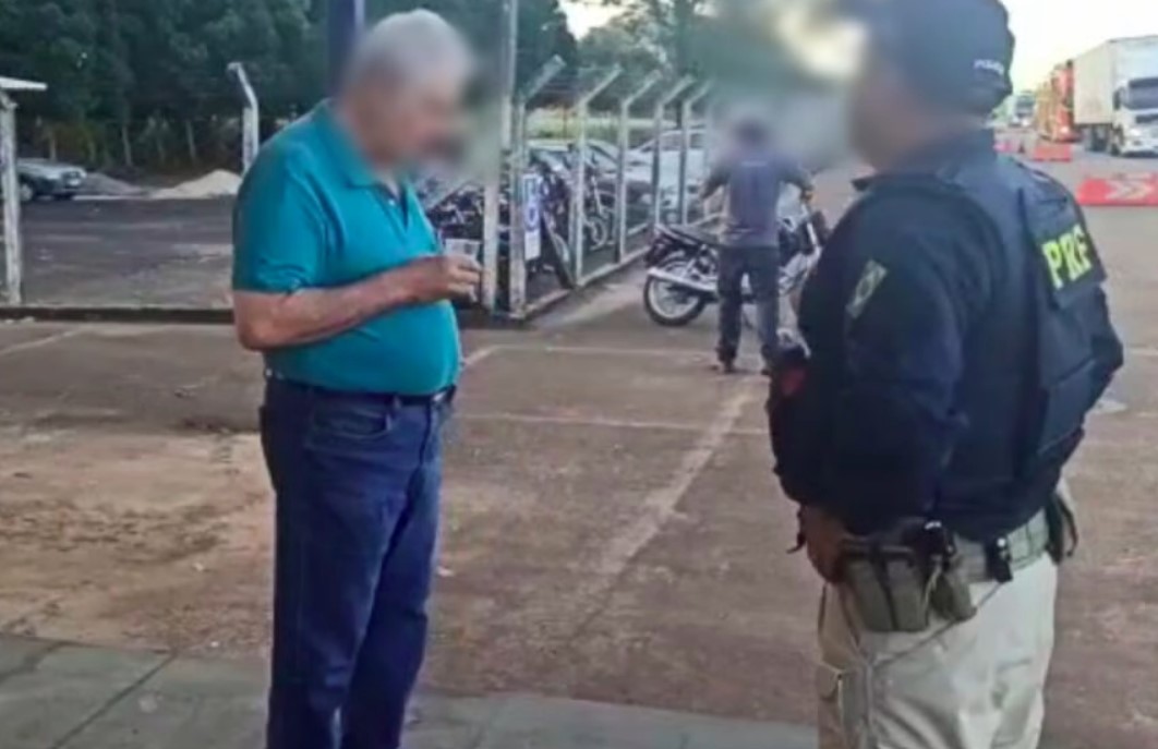 Polícia resgata idoso com sinais de desorientação na BR-153, em Uruaçu (GO)