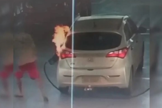 Homem ateia fogo em carro durante abastecimento no DF