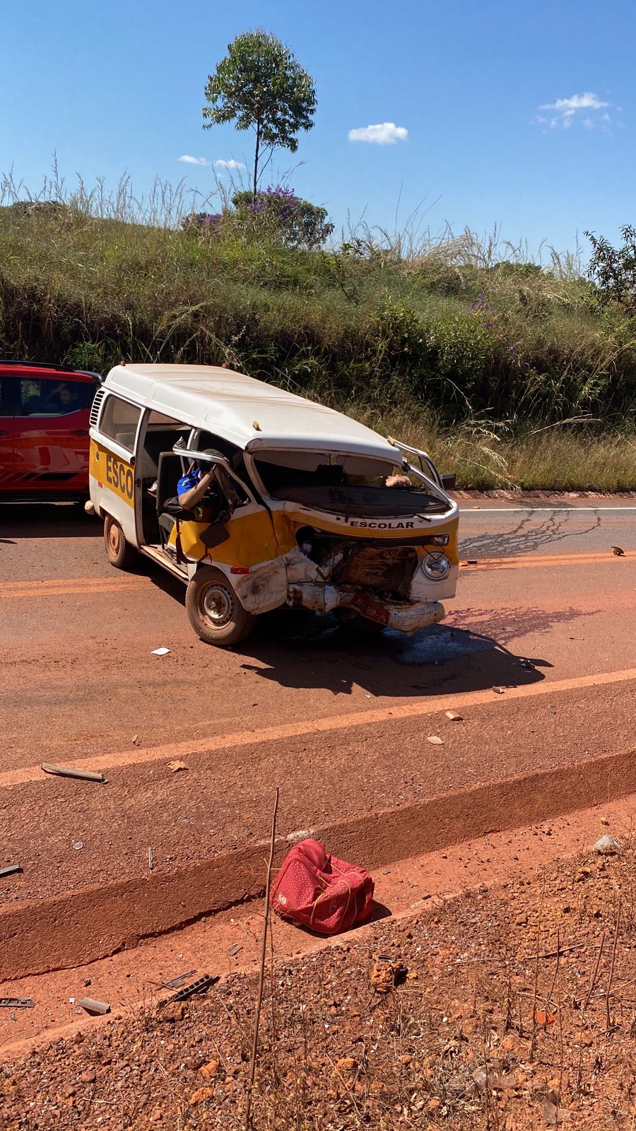 Gravíssimo acidente com kombi escolar mata criança e motorista na Go-118, entre São João da Aliança e Alto Paraíso