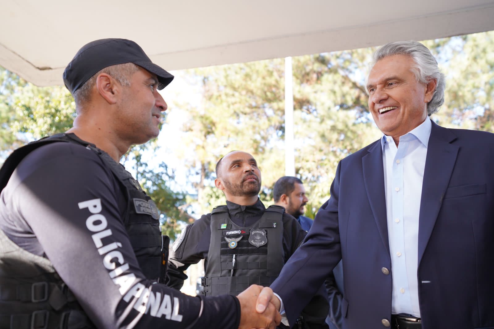 Governador Ronaldo Caiado assina decreto que promove 1.362 policiais penais de Goiás