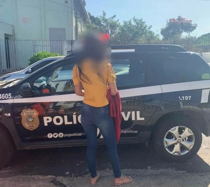 Polícia prende mulher integrante de gangue que aplicava golpe do novo número do “zap”