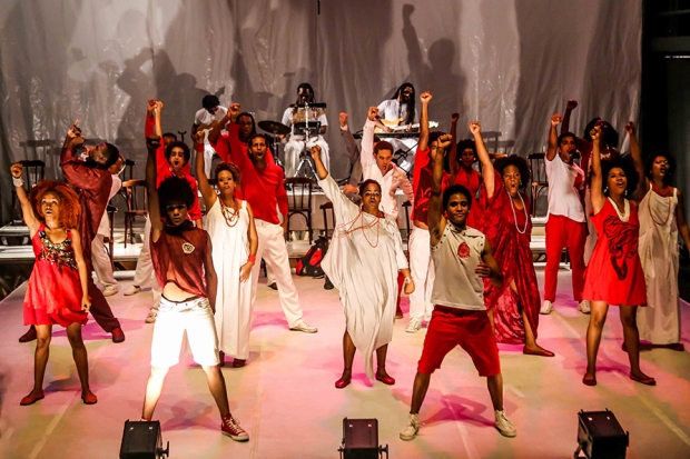Egressa da UnB realiza segunda edição da Mostra de Teatro Afro Cena, em Cavalcante (GO)