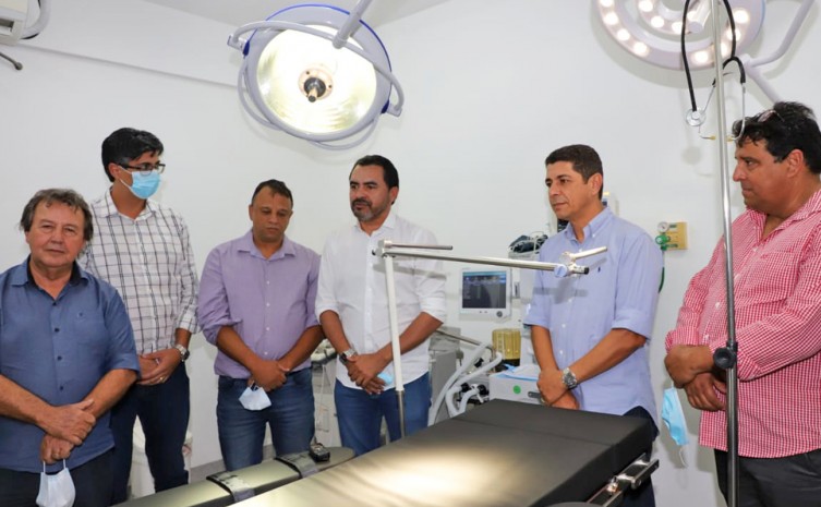 Governo do Tocantins vistoria obras no Hospital Regional de Arraias (TO) e entrega equipamentos para a unidade