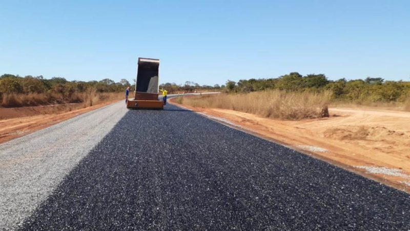 Pavimentação da GO- 447 avança e deverá levar desenvolvimento à região nordeste de Goiás, diz Goinfra