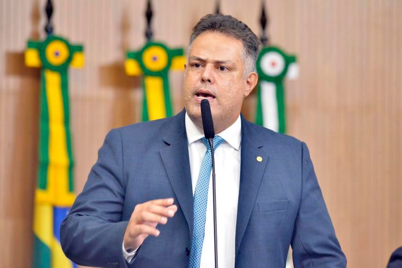 Justiça manda deputados Eduardo Prado e Humberto Teófilo removerem fake news contra Caiado