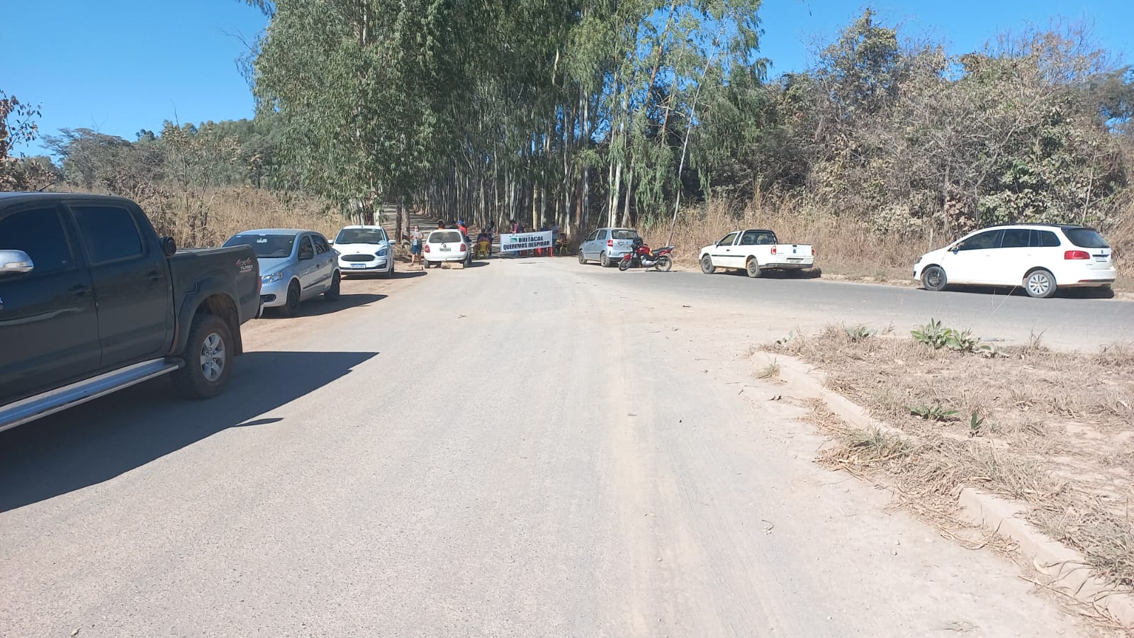 Protesto de moradores de Divinópolis de Goiás exige ações urgentes contra poluição do ar na cidade