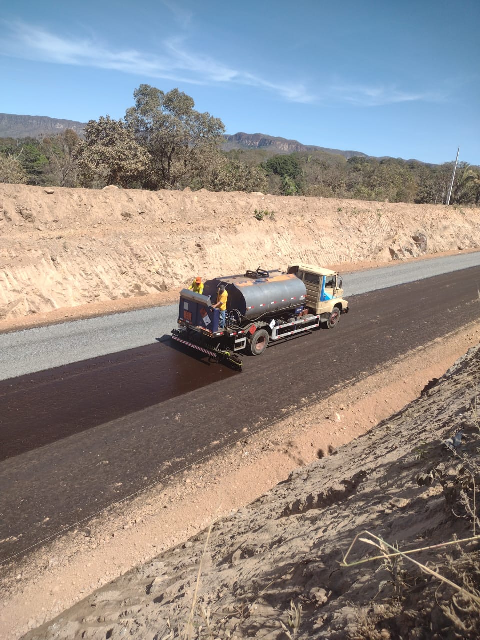 Governo de Goiás conclui pavimentação entre Colinas do Sul e Minaçu e inicia obras em novo trecho da GO-132