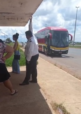 Ônibus da Real Expresso quebra novamente e atrapalha da vida até de quem ia para velório