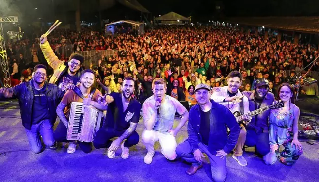 Integrante da banda de forró Rastapé está em coma induzido, após grave acidente com o grupo