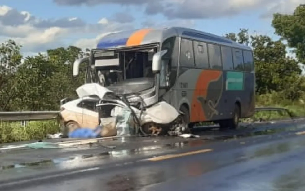 Cinco mortos e cinco feridos na BR-020, em Alvorada do Norte (GO)