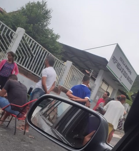 Vaga em fila extramuro para matrícula escolar pode custar até R$ 150,00 em Campos Belos (GO)