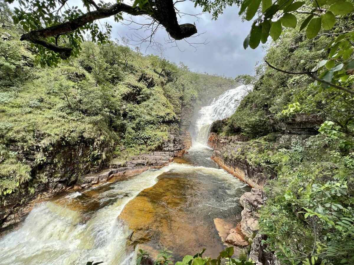 Turista americano desaparece após ser surpreendido pelo aumento no volume d’água em cachoeira na Chapada dos Veadeiros