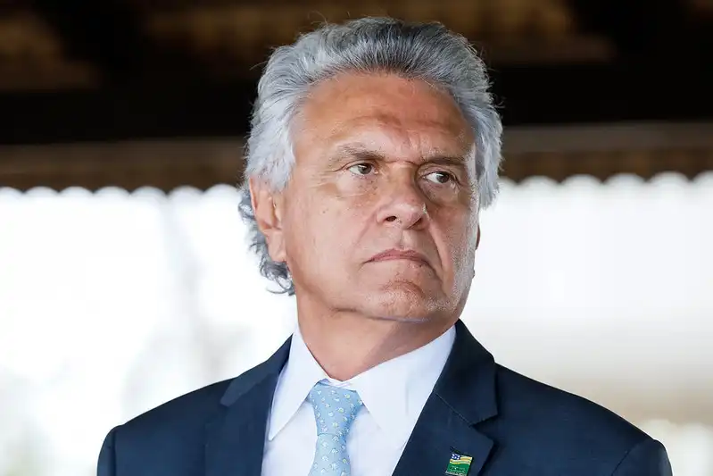 Governador Ronaldo Caiado retorna a Goiás após receber alta de hospital, em São Paulo