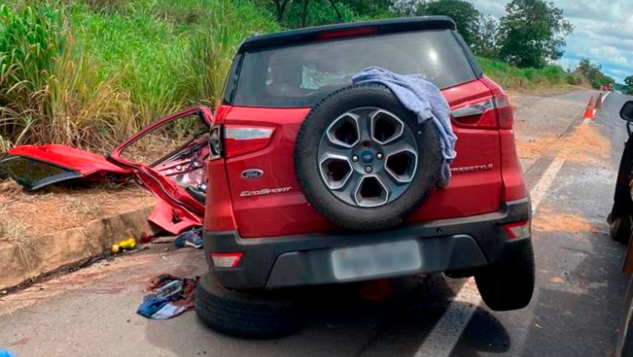 Duas pessoas morrem em batida frontal na BR-020, em Simolândia (GO)